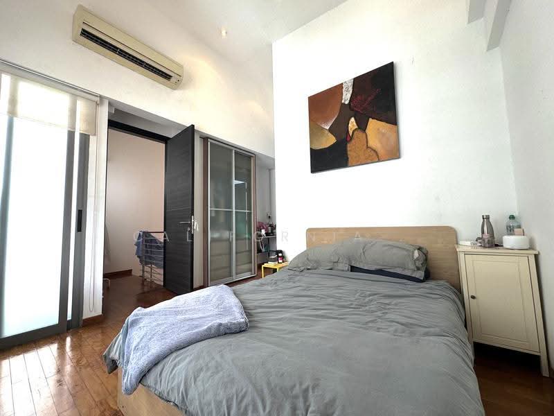 CHEAP $200K UNDERVALUED 872SQFT 999YEARS Central Penthouse, Orchard / River Valley, 1 Bedroom, 872 sqft, Apartment For Sale, by California Mui, 500017971 - Bedroom - PropertyGuru.com.sg