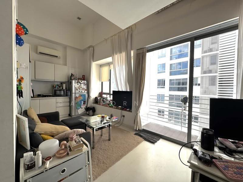 CHEAP $200K UNDERVALUED 872SQFT 999YEARS Central Penthouse, Orchard / River Valley, 1 Bedroom, 872 sqft, Apartment For Sale, by California Mui, 500017971 - Living Room - PropertyGuru.com.sg