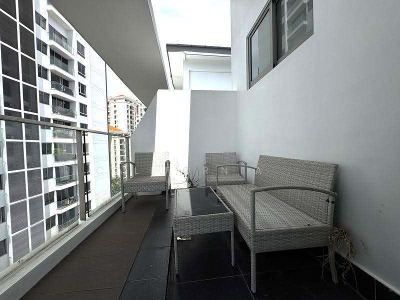 CHEAP $200K UNDERVALUED 872SQFT 999YEARS Central Penthouse, Orchard / River Valley, 1 Bedroom, 872 sqft, Apartment For Sale, by California Mui, 500017971 - Balcony - PropertyGuru.com.sg