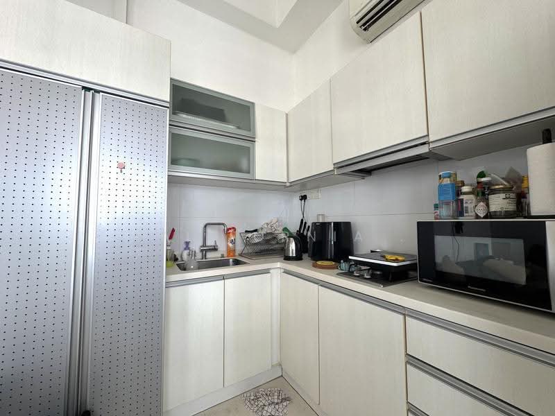 CHEAP $200K UNDERVALUED 872SQFT 999YEARS Central Penthouse, Orchard / River Valley, 1 Bedroom, 872 sqft, Apartment For Sale, by California Mui, 500017971 - Kitchen - PropertyGuru.com.sg