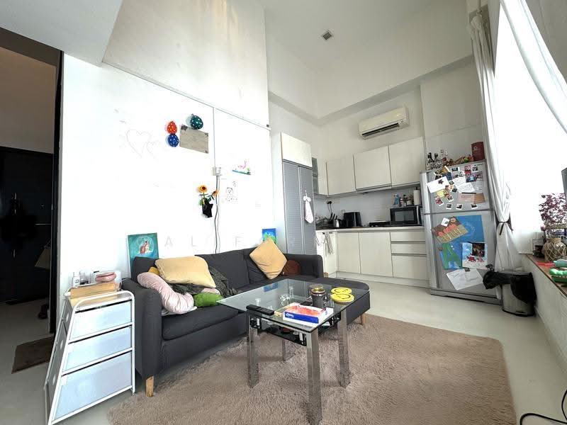 CHEAP $200K UNDERVALUED 872SQFT 999YEARS Central Penthouse, Orchard / River Valley, 1 Bedroom, 872 sqft, Apartment For Sale, by California Mui, 500017971 - Living Room - PropertyGuru.com.sg