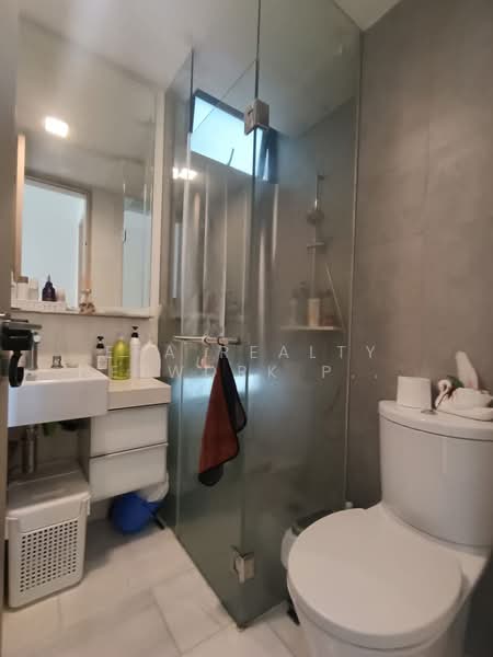 Rivergate, 99 Robertson Quay, 2 Bedrooms, 1,055 sqft, Condominium For Sale, by KEN, 500018107 - PropertyGuru.com.sg