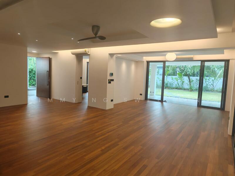 Living Room & DIning area face garden