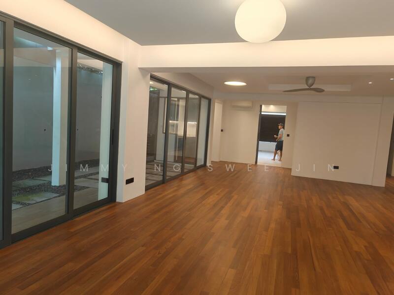 dining area / entrance to kitchen