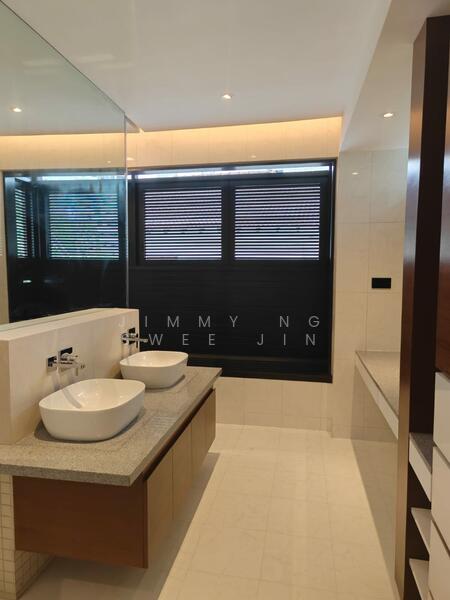 Master Bedroom attached toilet