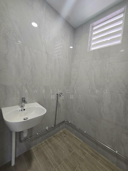 64 Race Course Road, Race course road, 892 sqft, Office For Rent, by Lawrence Teo (赵世廷), 500018228 - Bathroom - CommercialGuru.com.sg