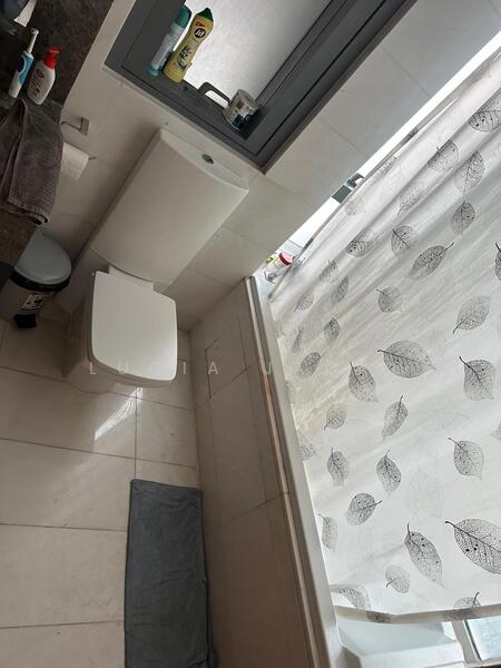 Concourse Skyline, 300 Beach Road, 1 Bedroom, 861 sqft, Condominium For Rent, by Lucia Jacky, 500018240 - Bathroom - PropertyGuru.com.sg