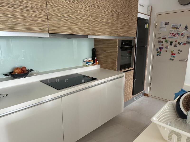 Concourse Skyline, 300 Beach Road, 1 Bedroom, 861 sqft, Condominium For Rent, by Lucia Jacky, 500018240 - Kitchen - PropertyGuru.com.sg