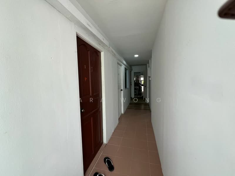 Inter Terrace property (Ground floor only) in Jalan Suka for Sale, , 6 Bedrooms, 2,000 sqft, Terraced House For Sale, by Cara Wong, 500018299 - Corridor - PropertyGuru.com.sg