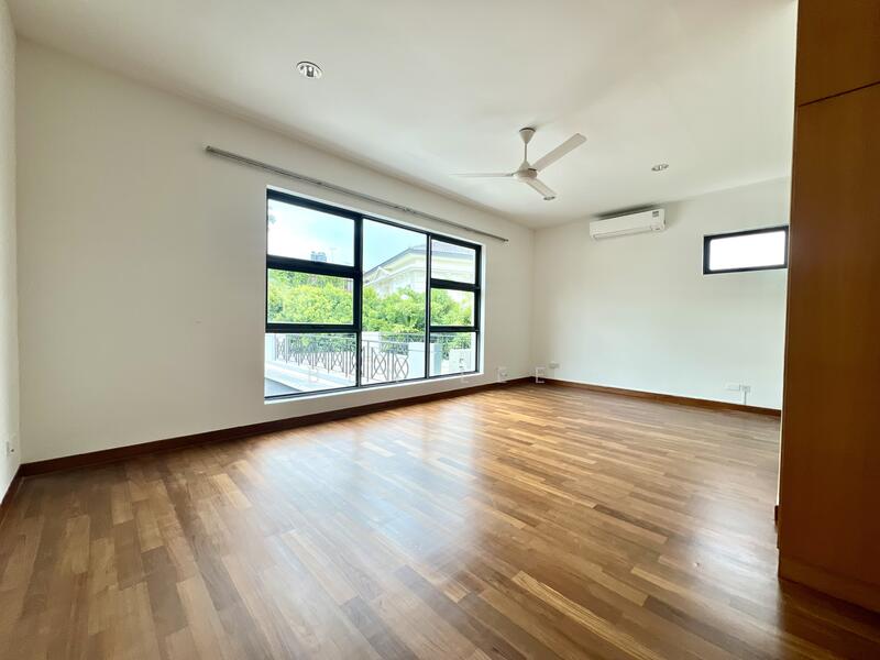 2F Bedroom B with ensuite bathroom