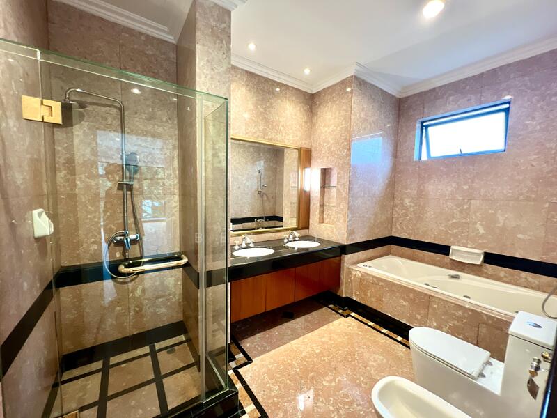 Master ensuite Bathroom