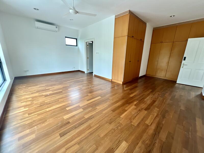 2F Bedroom B with ensuite bathroom