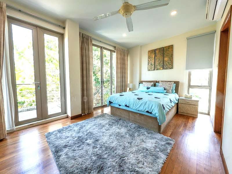 ⭐️SIGLAP⭐️$14XX PSF⭐️800M TO MALL⭐️POOL⭐️价格难得⭐️, RENOVATED . PARK 4 CARS . 5 ENSUITE ROOMS . NO WEST SUN, East Coast / Marine Parade, 5 Bedrooms, 6,198 sqft, Detached House For Sale, by Andrew Goh, 500018439 - Bedroom - PropertyGuru.com.sg