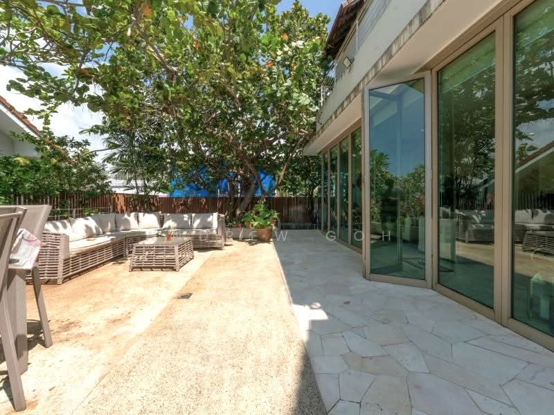 ⭐️SIGLAP⭐️$14XX PSF⭐️800M TO MALL⭐️POOL⭐️价格难得⭐️, RENOVATED . PARK 4 CARS . 5 ENSUITE ROOMS . NO WEST SUN, East Coast / Marine Parade, 5 Bedrooms, 6,198 sqft, Detached House For Sale, by Andrew Goh, 500018439 - Exterior - PropertyGuru.com.sg
