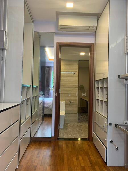 Walk-in Wardrobe