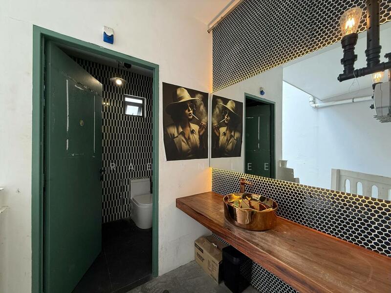 🔥 SUPER AFFORDABLE Hong Kong Street 🔥, Hongkong street, 1,993 sqft, Shop / Shophouse For Rent, by Raelyn Lee, 500018568 - Bathroom - CommercialGuru.com.sg