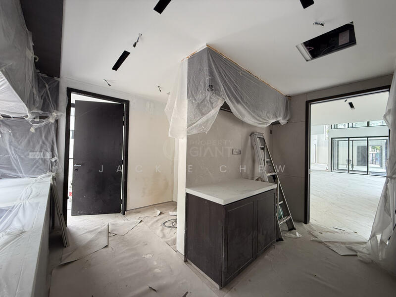 ❤️GIANT⚡️Brand New 4 Levels Bungalows with Mezzanine, Attic, Pool & Lift Bungalow House For Sale at S$ 13,000,000 | PropertyGuru Singapore - Interior