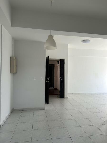 Hume Park I Condominium For Sale at S$ 1,600,000 | PropertyGuru Singapore - Entrance