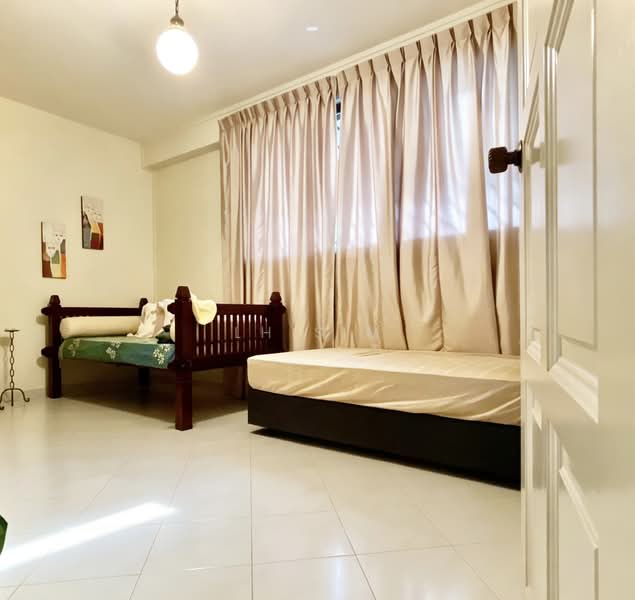 105 Pasir Ris Street 12, 105 Pasir Ris Street 12, 3 Bedrooms, 1,162 sqft, HDB Flat For Sale, by LH Sim, 500019198 - Bedroom - PropertyGuru.com.sg