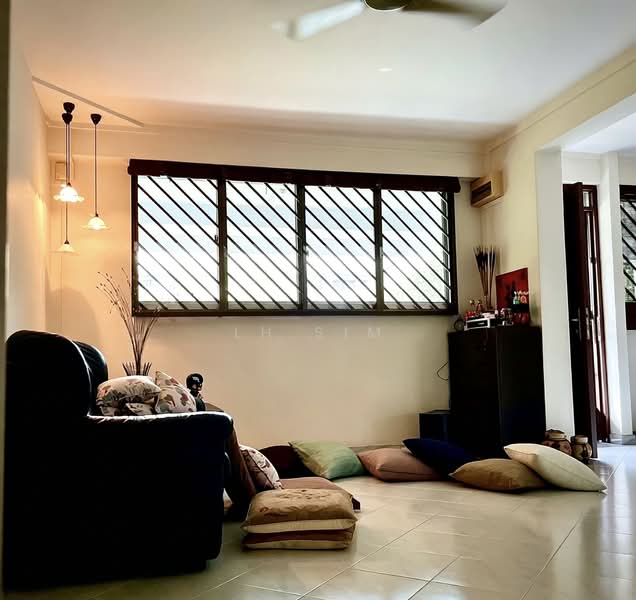 105 Pasir Ris Street 12, 105 Pasir Ris Street 12, 3 Bedrooms, 1,162 sqft, HDB Flat For Sale, by LH Sim, 500019198 - Living Room - PropertyGuru.com.sg