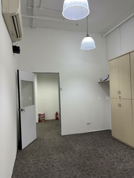 Midview City, 18 Sin Ming Lane, 1,679 sqft, Light Industrial (B1) For Sale, by Jane Liu Yan, 500019241 - Interior - CommercialGuru.com.sg