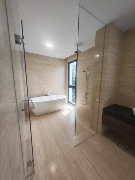 Grove Drive Detached House For Sale at S$ 19,800,000 | PropertyGuru Singapore - Bathroom