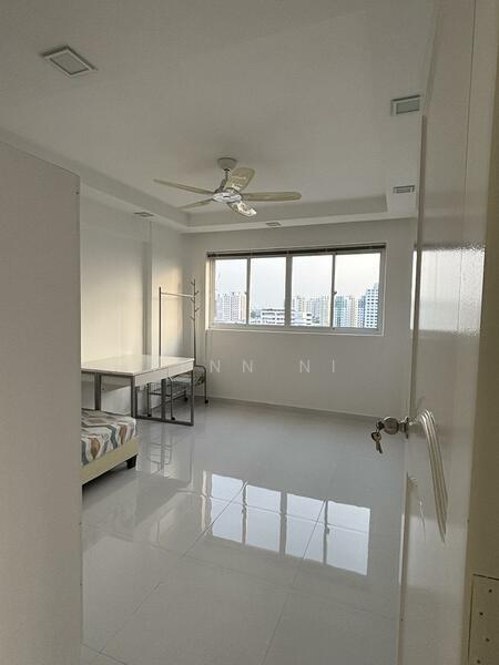 226 Jurong East Street 21 HDB Flat For Sale at S$ 828,000 | PropertyGuru Singapore - Bedroom
