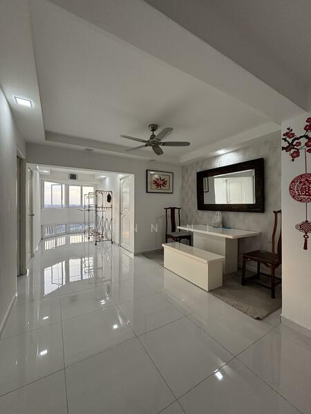 226 Jurong East Street 21 HDB Flat For Sale at S$ 828,000 | PropertyGuru Singapore - Living Room