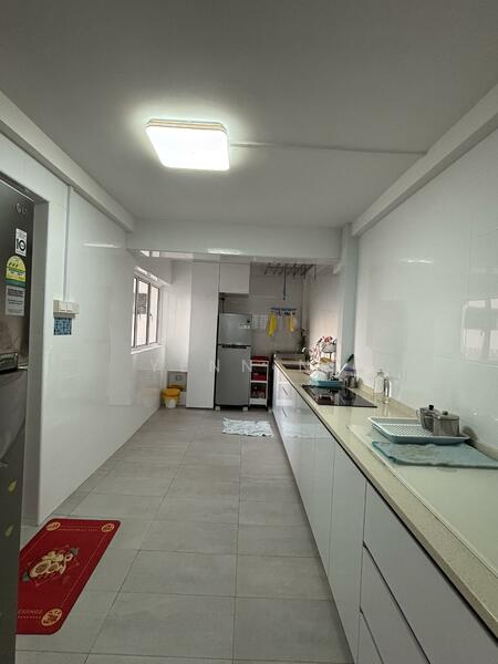 226 Jurong East Street 21 HDB Flat For Sale at S$ 828,000 | PropertyGuru Singapore - Kitchen