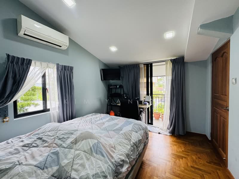 Freehold classical Semi-D, Renovated with good move-in condition, Seletar Hills Estate - call 8130 3636 to view now!, 7 Bedrooms, 4,900 sqft, Semi-Detached House For Sale, by Kim Yan 金燕, 500019680 - Bedroom - PropertyGuru.com.sg
