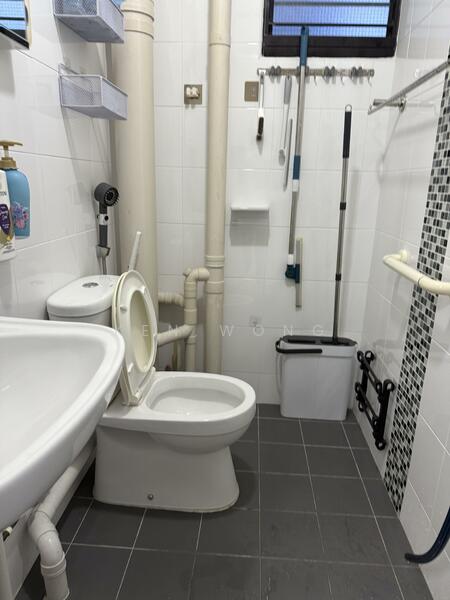 406 Sin Ming Avenue, 406 Sin Ming Avenue, 2 Bedrooms, 689 sqft, HDB Flat For Rent, by Ken Wong, 500019687 - Bathroom - PropertyGuru.com.sg