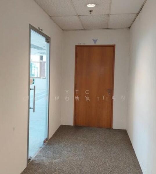 Peninsula Plaza, 111 North Bridge Road, 1,732 sqft, Other Retail For Rent, by Timothy Tan, 500019692 - Corridor - CommercialGuru.com.sg