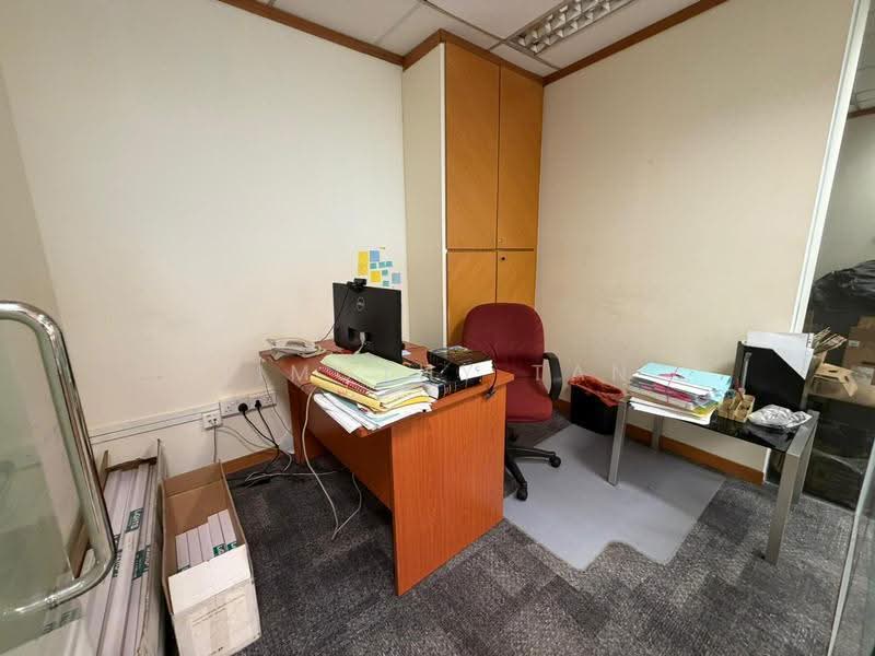 Peninsula Plaza, 111 North Bridge Road, City Hall / Clarke Quay, 1,776 sqft, Other Retail For Rent, by Timothy Tan, 500019692 - Study - CommercialGuru.com.sg