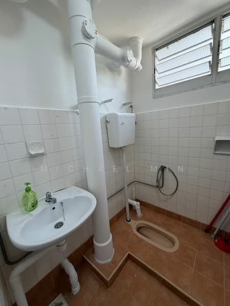 109 Ang Mo Kio Avenue 4, 109 Ang Mo Kio Avenue 4, 2 Bedrooms, 721 sqft, HDB Flat For Sale, by Michael Min, 500019886 - Bathroom - PropertyGuru.com.sg