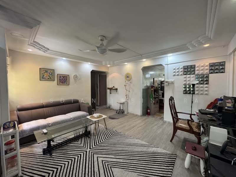220 Tampines Street 24, 220 Tampines Street 24, 3 Bedrooms, 1,001 sqft, HDB Flat For Sale, by Risdian Isbintara, 500019891 - Living Room - PropertyGuru.com.sg