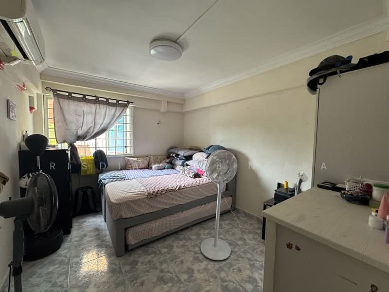 220 Tampines Street 24, 220 Tampines Street 24, 3 Bedrooms, 1,001 sqft, HDB Flat For Sale, by Risdian Isbintara, 500019891 - Bedroom - PropertyGuru.com.sg