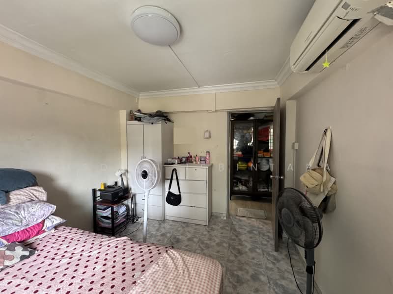 220 Tampines Street 24, 220 Tampines Street 24, 3 Bedrooms, 1,001 sqft, HDB Flat For Sale, by Risdian Isbintara, 500019891 - Bedroom - PropertyGuru.com.sg