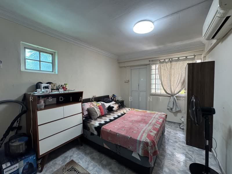 220 Tampines Street 24, 220 Tampines Street 24, 3 Bedrooms, 1,001 sqft, HDB Flat For Sale, by Risdian Isbintara, 500019891 - Bedroom - PropertyGuru.com.sg