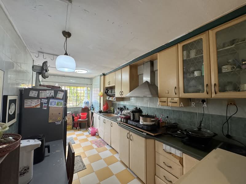 220 Tampines Street 24, 220 Tampines Street 24, 3 Bedrooms, 1,001 sqft, HDB Flat For Sale, by Risdian Isbintara, 500019891 - Kitchen - PropertyGuru.com.sg