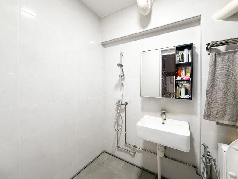 140 Bishan Street 12 HDB Flat For Sale at S$ 820,000 | PropertyGuru Singapore - Bathroom