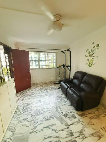 374 Clementi Avenue 4, 374 Clementi Avenue 4, 3 Bedrooms, 1,000 sqft, HDB Flat For Rent, by Julian Li, 500019897 - Living Room - PropertyGuru.com.sg