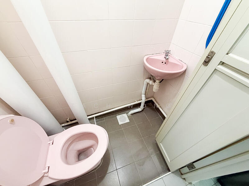 83 Commonwealth Close, 83 Commonwealth Close, 2 Bedrooms, 646 sqft, HDB Flat For Rent, by Zach Wong, 500020138 - Bathroom - PropertyGuru.com.sg