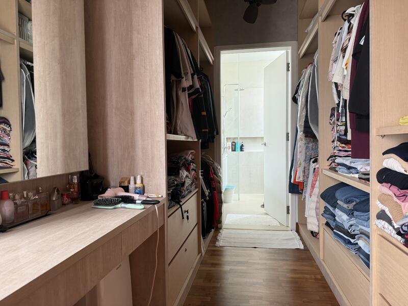 Walk-in wardrobe