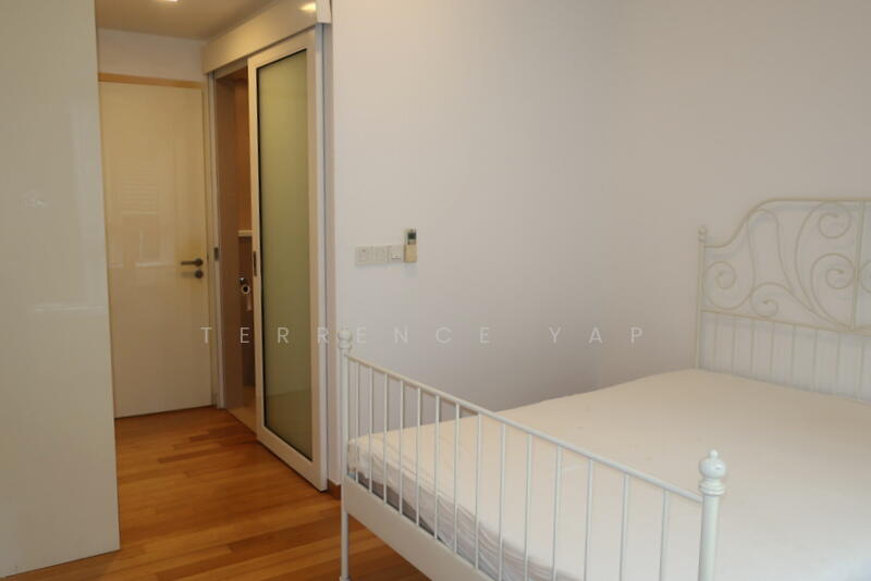 MASTER BEDROOM (Bed optional)