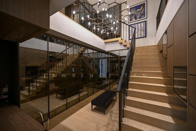 Double-storey Walk-in Wardrobe