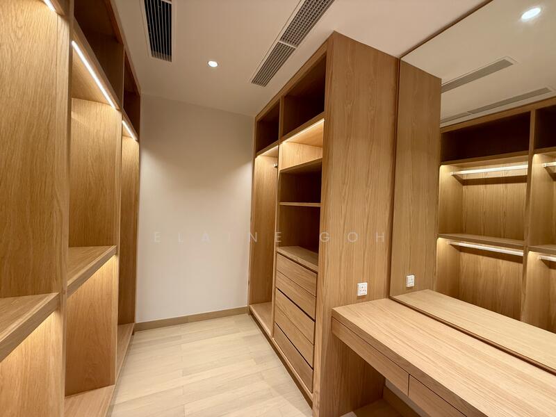 Master Walk-in Wardrobe