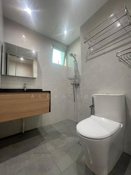 Queens, 10 Stirling Road, Room Rental, , Condominium For Rent, by Alexa Loh, 500020678 - Bathroom - PropertyGuru.com.sg