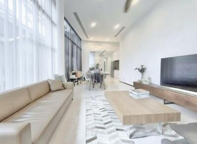 For Rent - MODERN RENO 2.5STY, MINS WALK TO AMENITIES FOR RENT!!