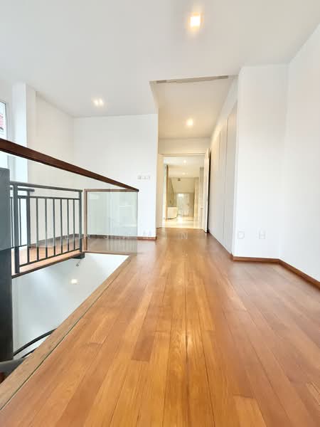 MODERN RENO 2.5STY, MINS WALK TO AMENITIES FOR RENT!!, SERANGOON GARDEN ESTATE, 4 Bedrooms, 3,800 sqft, Corner Terrace For Rent, by Benjamin Poh, 500020751 - Walk Way - PropertyGuru.com.sg