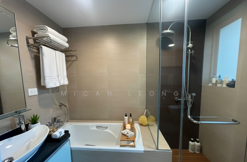 Bathroom (Master Bedroom)